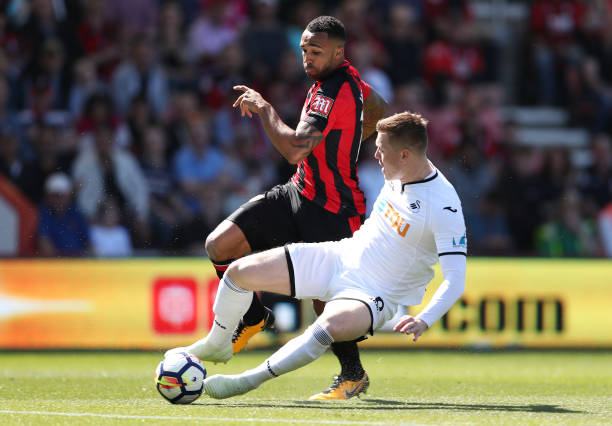 半场：云南2-1新鹏城，恩里克、迪力穆拉提建功，韦斯利破门.