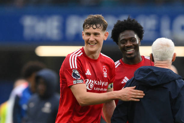 乐福？爵士引进尼昂后有16名正式合同球员 需在常规赛前缩减人员.